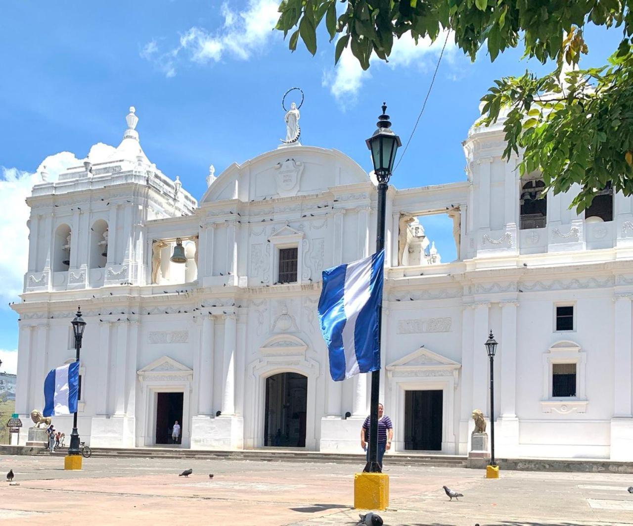 Viavia Leon Hostel Exterior photo