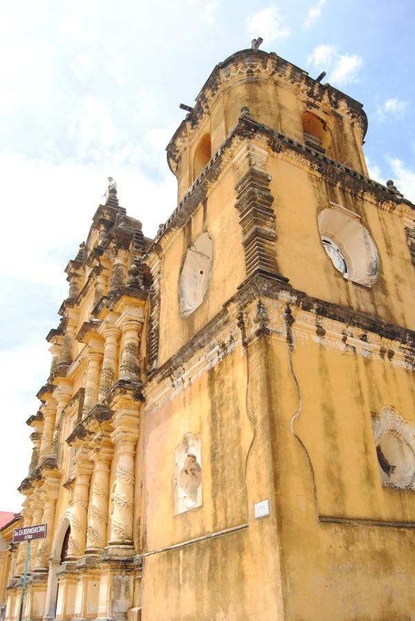 Viavia Leon Hostel Exterior photo